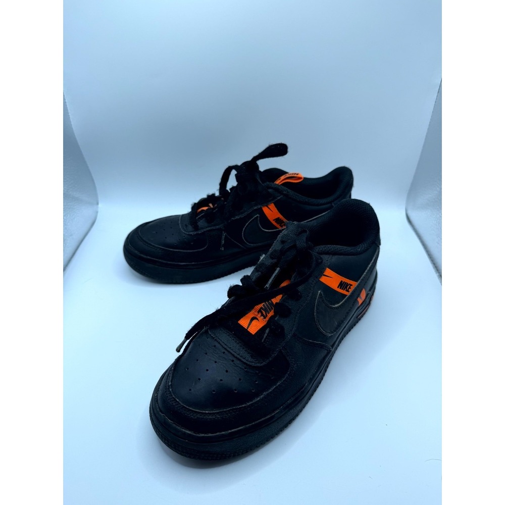 Nike Air Force 1 LV8 KSA GS Worldwide Pack Kid 4Y Sneaker Black‎ Orange Shoe